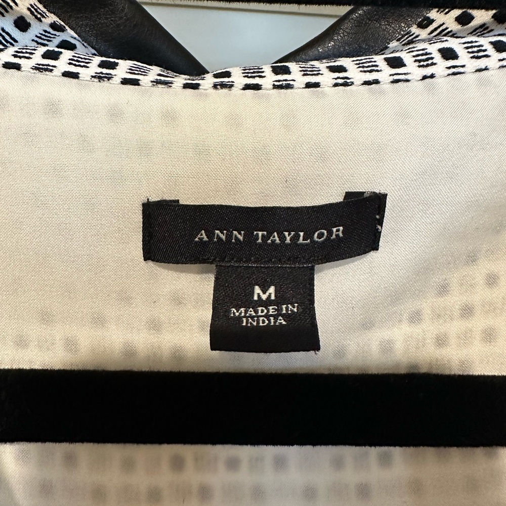 Ann Taylor Sleeveless Dress Size Medium - Picture 3 of 7